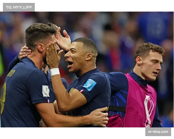 “德甲射手榜趋势分析:凯恩领跑,吉拉西昂达夫争银靴”